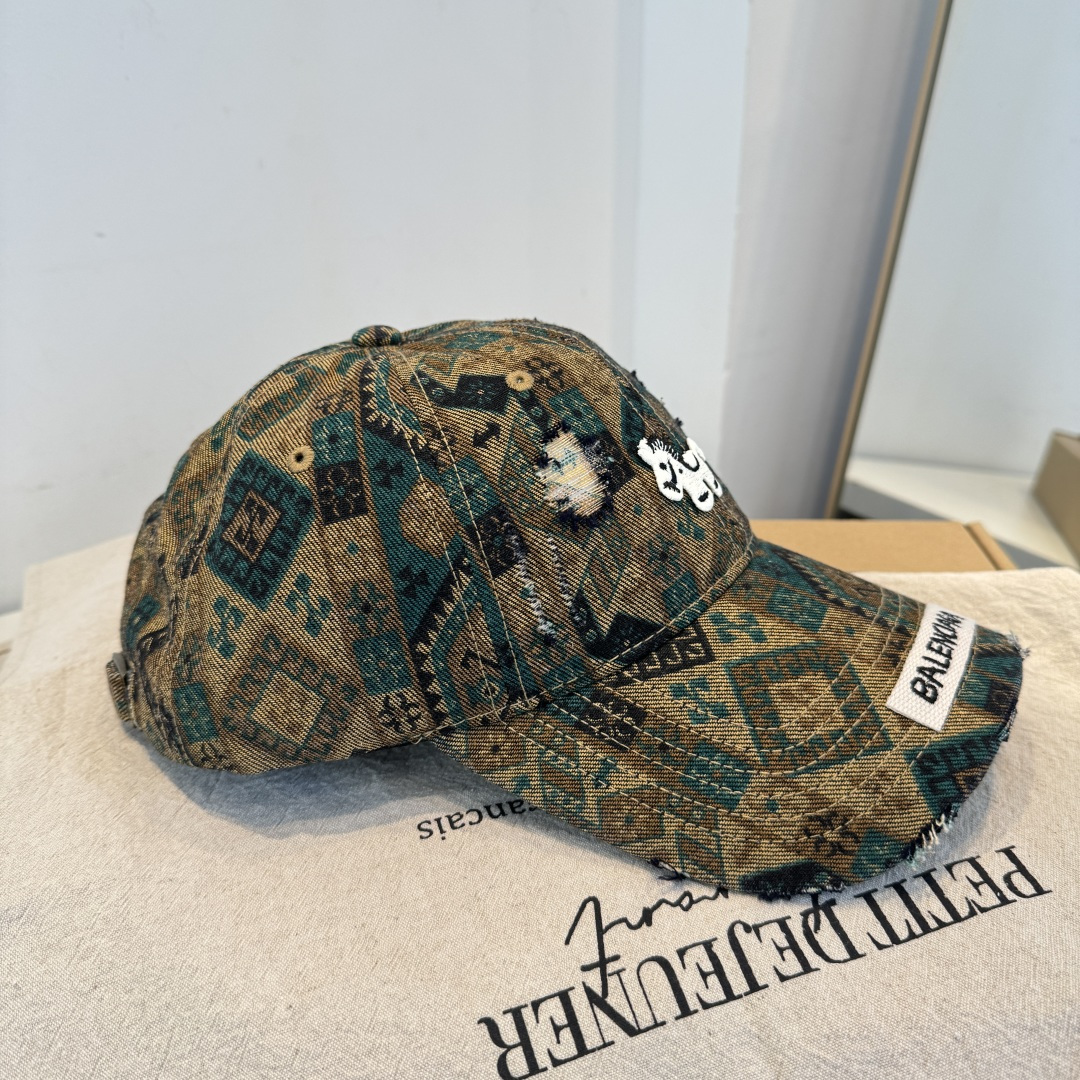 BALENCIAGA巴黎世家新款logo棒球帽，很酷的色系，男女佩戴都有不同style，第一批抢先出货！