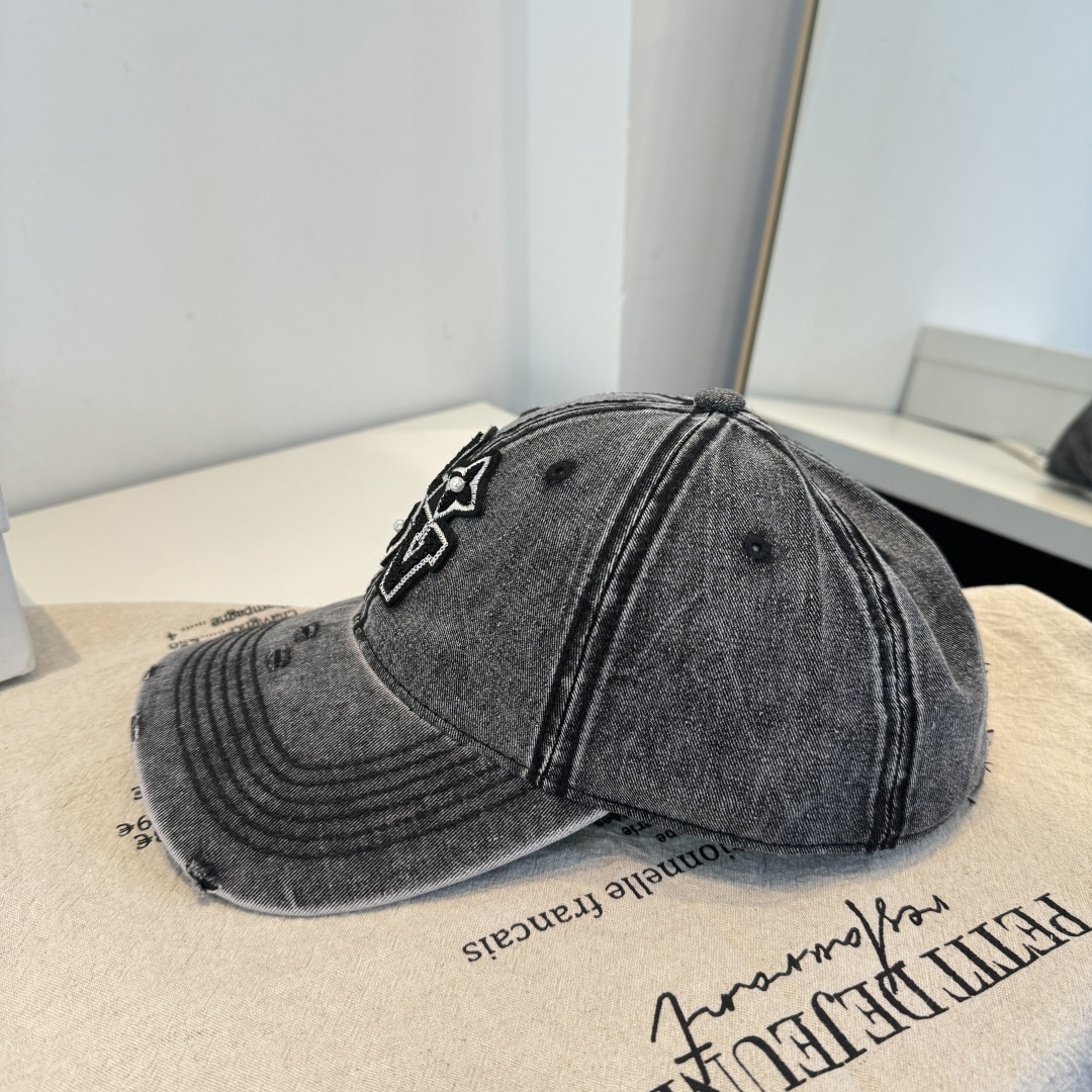🧢路易威登棒球帽 LouisVuitton😍新款LV棒球帽，重工打造♥️高端大气，百搭款🤗男女通用！跑量