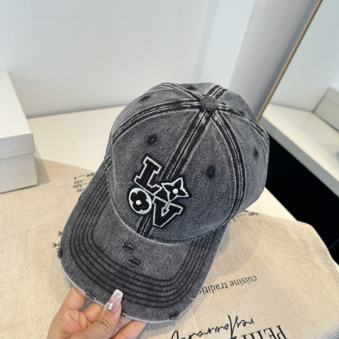 🧢路易威登棒球帽 LouisVuitton😍新款LV棒球帽，重工打造♥️高端大气，百搭款🤗男女通用！跑量