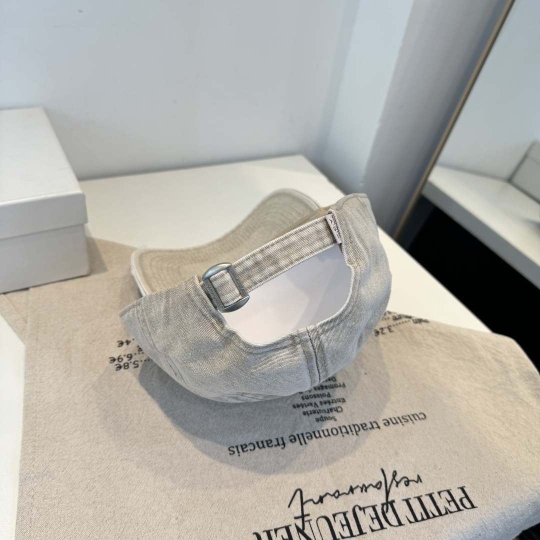 🧢路易威登棒球帽 LouisVuitton😍新款LV棒球帽，重工打造♥️高端大气，百搭款🤗男女通用！跑量