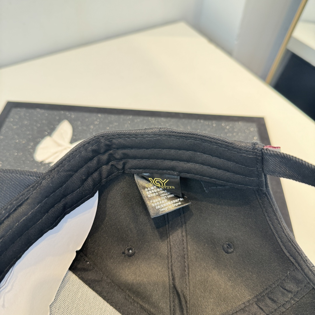 【YSL圣罗兰】2025早春新款简约棒球帽，新款出货，大牌款超好搭配，赶紧入手！