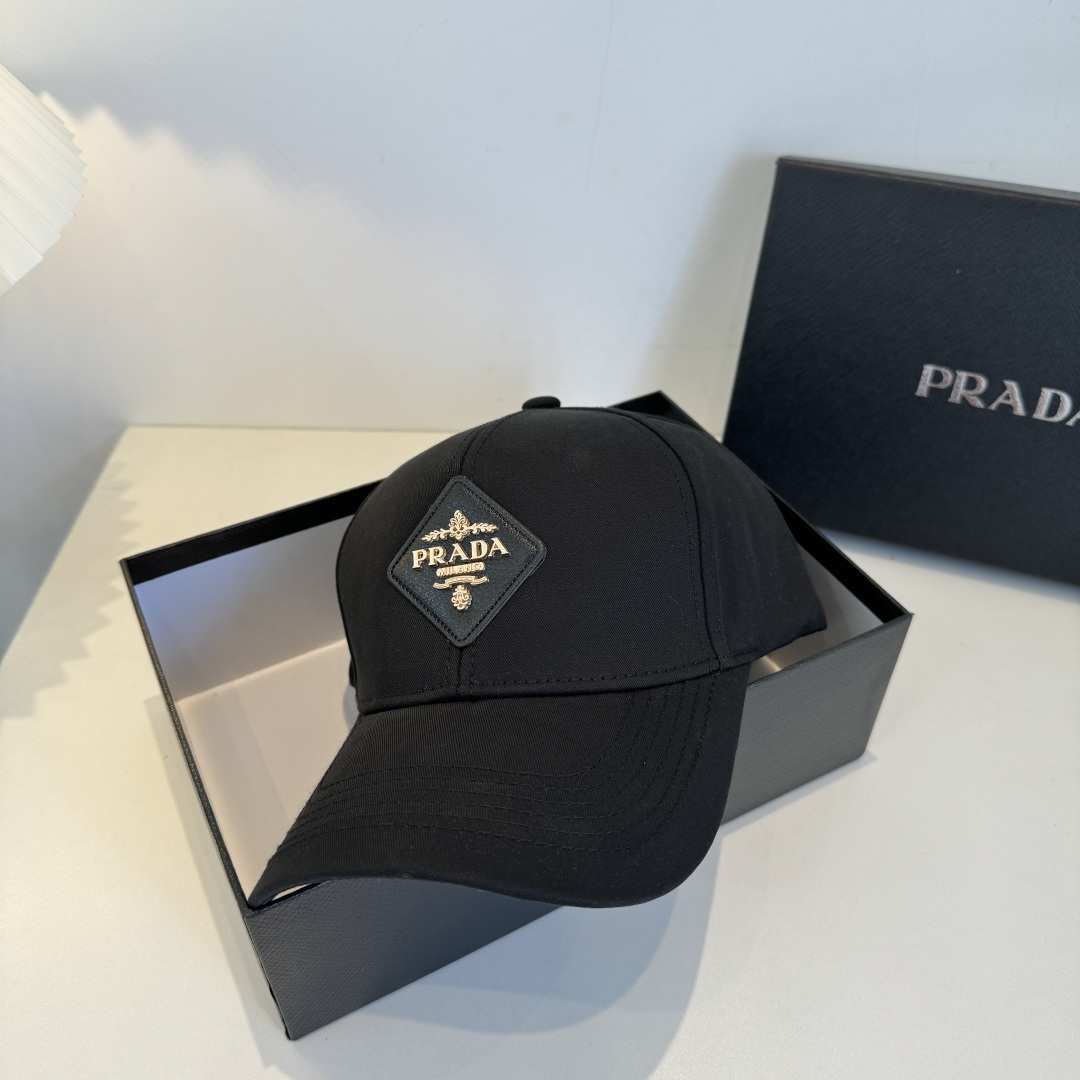 普拉达 PRADA 新品经典棒球帽 代购版本！时尚潮流，高端做工！非一般的品质，细节看实拍哦