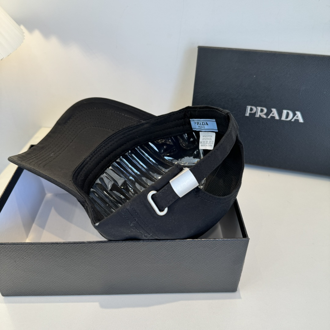 普拉达 PRADA 新品经典棒球帽 代购版本！时尚潮流，高端做工！非一般的品质，细节看实拍哦