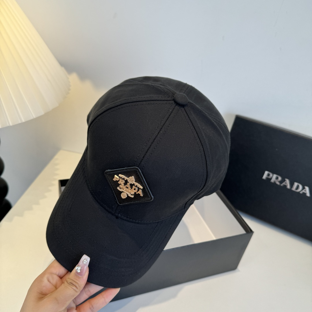 普拉达 PRADA 新品经典棒球帽 代购版本！时尚潮流，高端做工！非一般的品质，细节看实拍哦