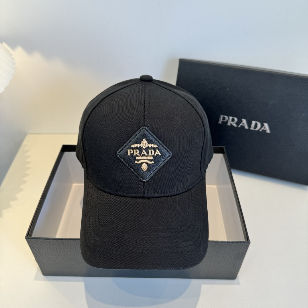 普拉达 PRADA 新品经典棒球帽 代购版本！时尚潮流，高端做工！非一般的品质，细节看实拍哦
