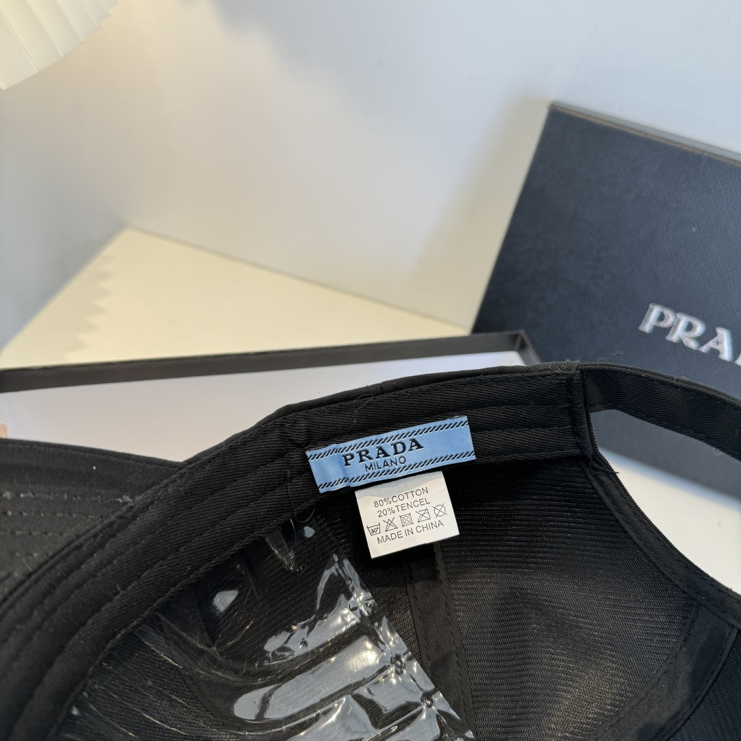 普拉达 PRADA 新品经典棒球帽 代购版本！时尚潮流，高端做工！非一般的品质，细节看实拍哦