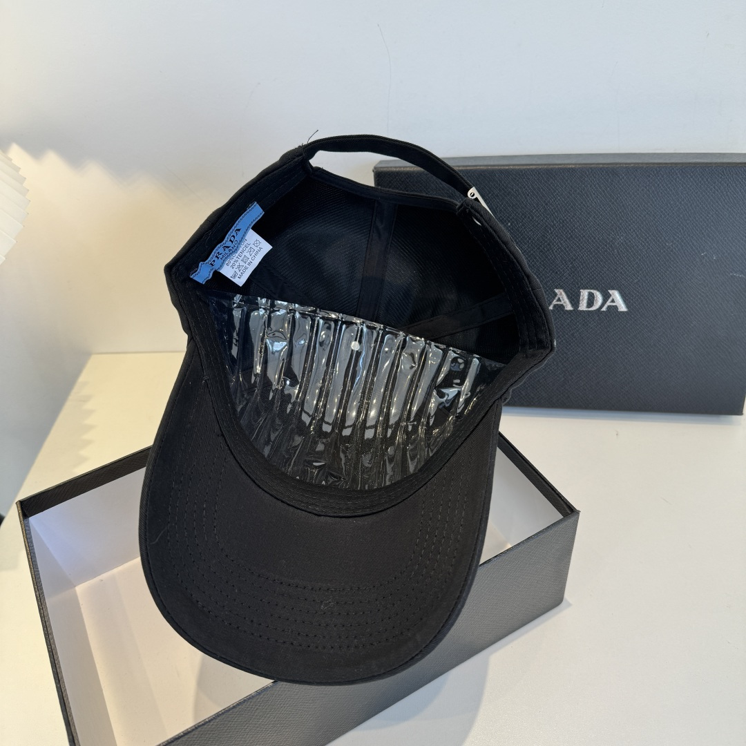 普拉达 PRADA 新品经典棒球帽 代购版本！时尚潮流，高端做工！非一般的品质，细节看实拍哦