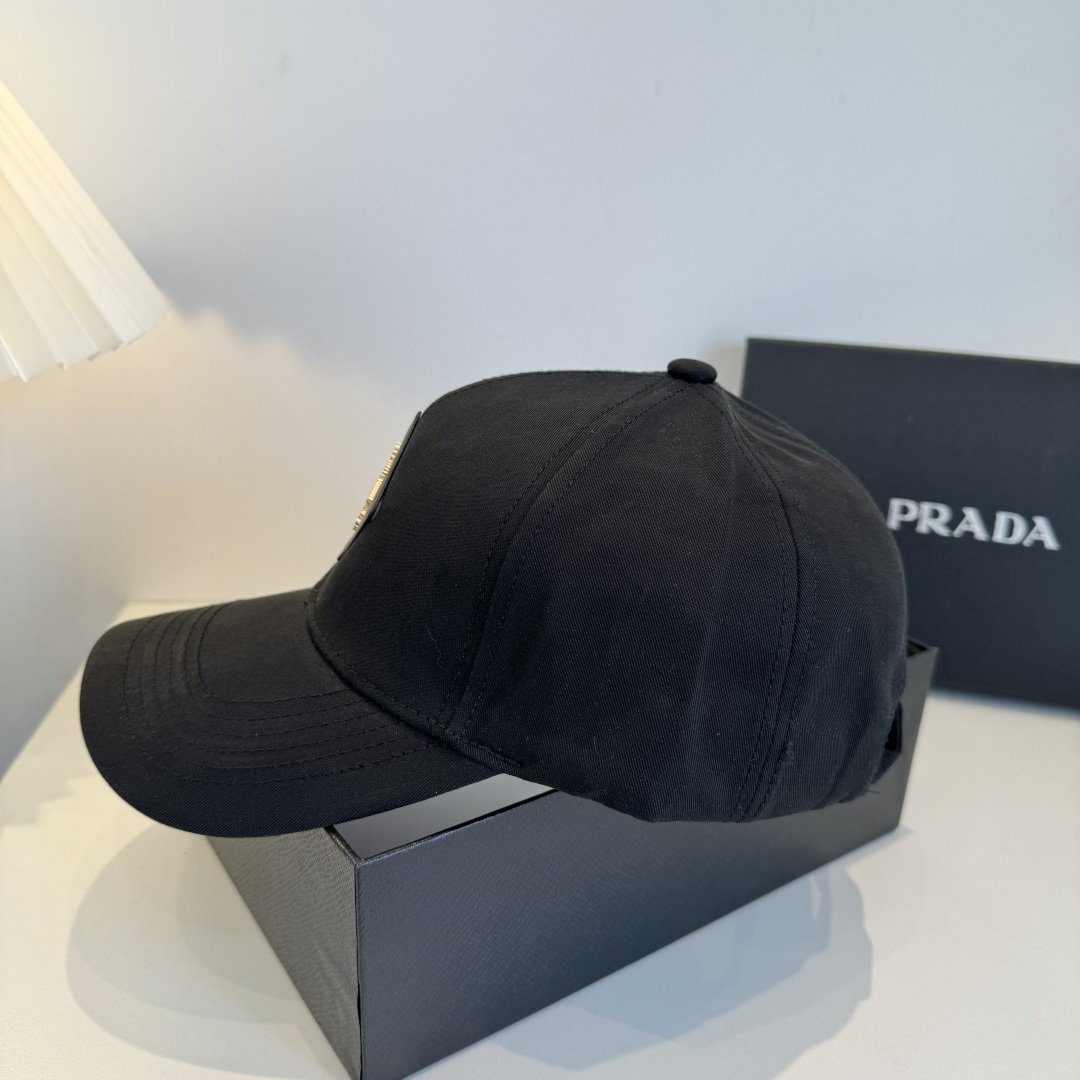 普拉达 PRADA 新品经典棒球帽 代购版本！时尚潮流，高端做工！非一般的品质，细节看实拍哦