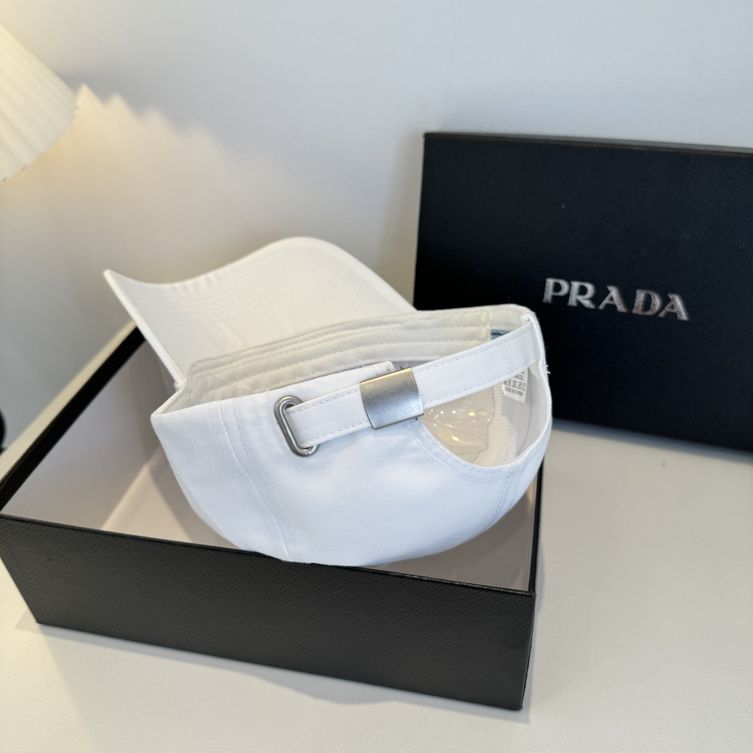 普拉达 PRADA 新品经典棒球帽 代购版本！时尚潮流，高端做工！非一般的品质，细节看实拍哦