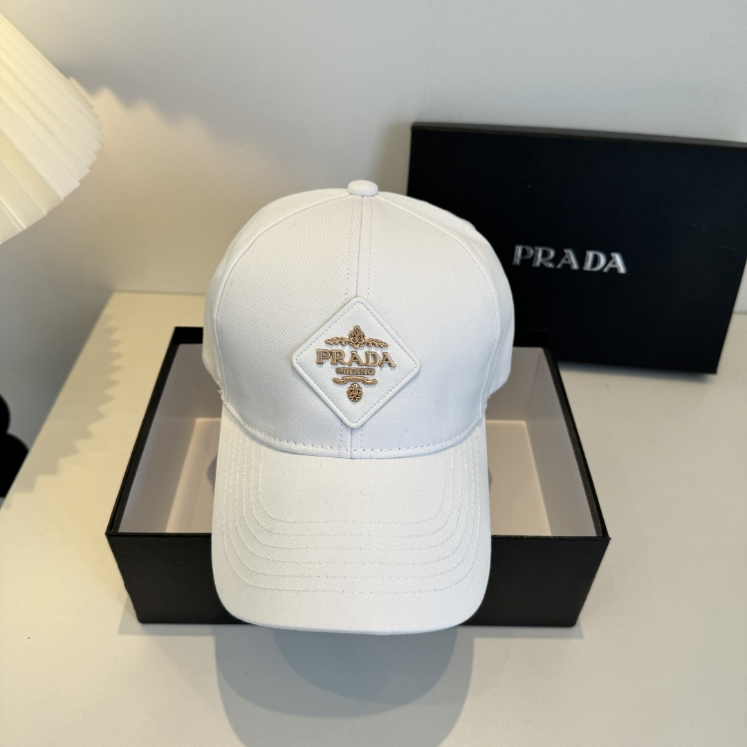 普拉达 PRADA 新品经典棒球帽 代购版本！时尚潮流，高端做工！非一般的品质，细节看实拍哦