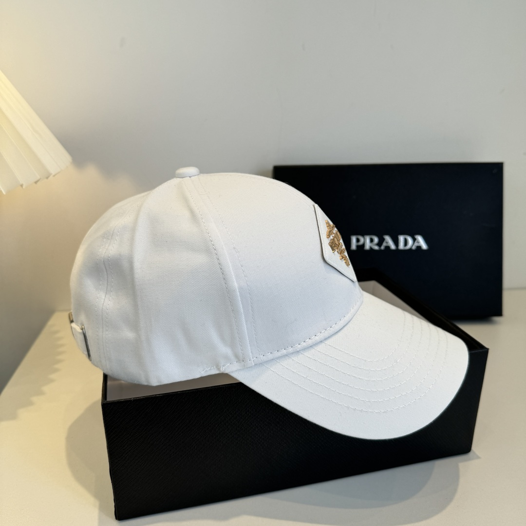 普拉达 PRADA 新品经典棒球帽 代购版本！时尚潮流，高端做工！非一般的品质，细节看实拍哦