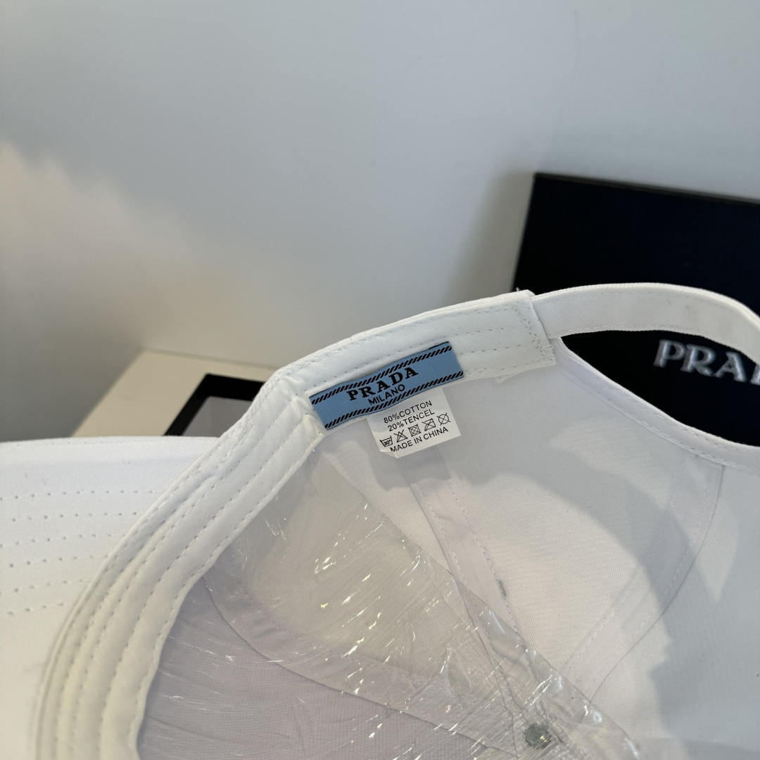普拉达 PRADA 新品经典棒球帽 代购版本！时尚潮流，高端做工！非一般的品质，细节看实拍哦