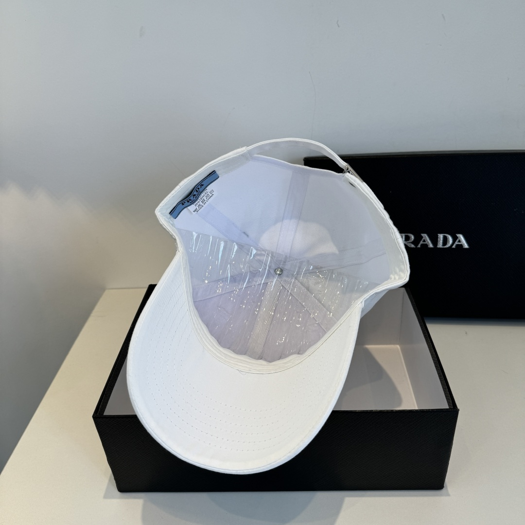 普拉达 PRADA 新品经典棒球帽 代购版本！时尚潮流，高端做工！非一般的品质，细节看实拍哦