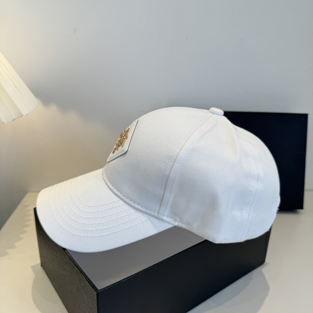 普拉达 PRADA 新品经典棒球帽 代购版本！时尚潮流，高端做工！非一般的品质，细节看实拍哦