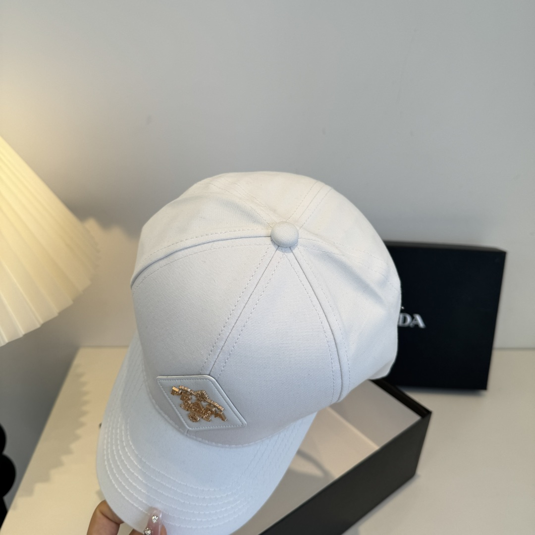 普拉达 PRADA 新品经典棒球帽 代购版本！时尚潮流，高端做工！非一般的品质，细节看实拍哦