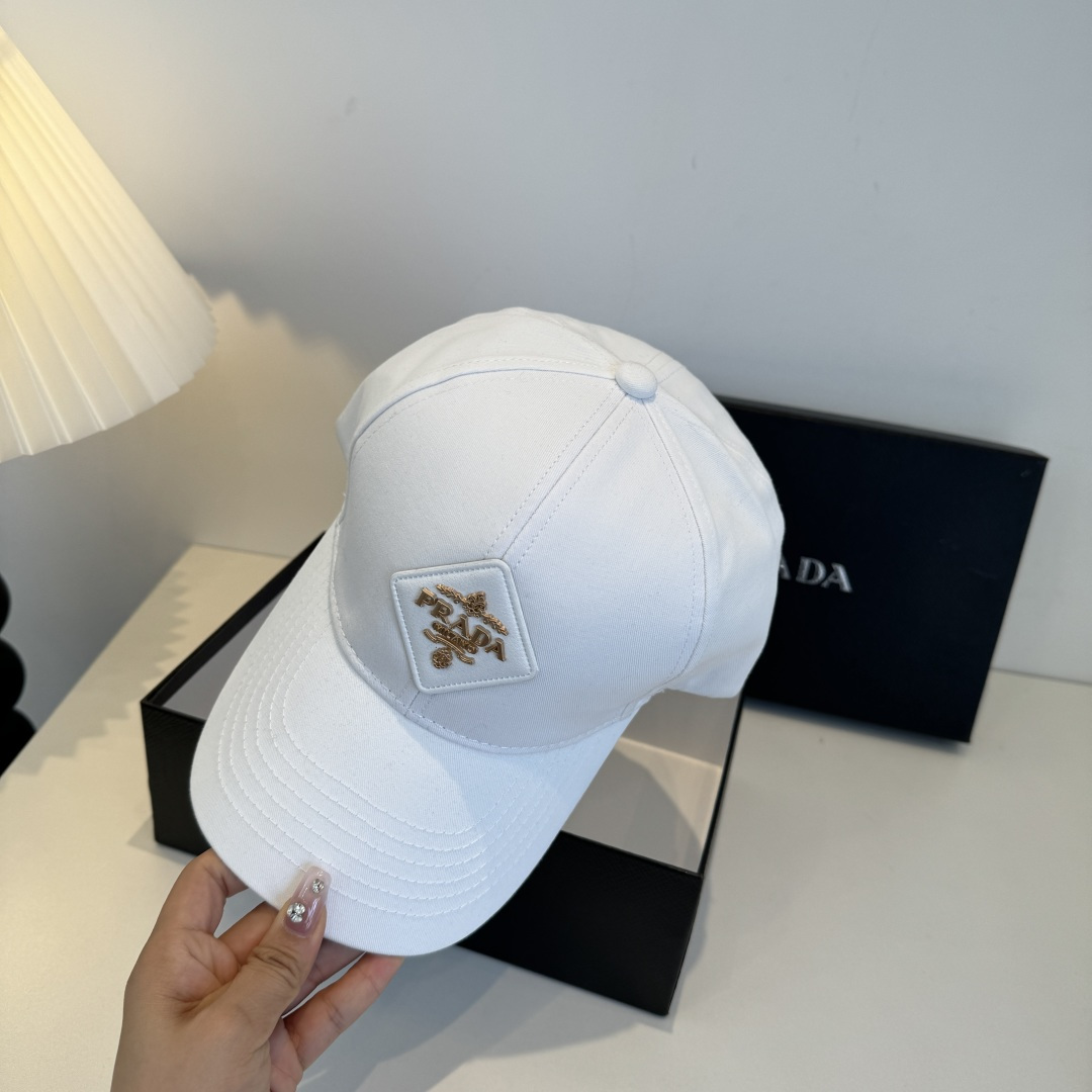 普拉达 PRADA 新品经典棒球帽 代购版本！时尚潮流，高端做工！非一般的品质，细节看实拍哦