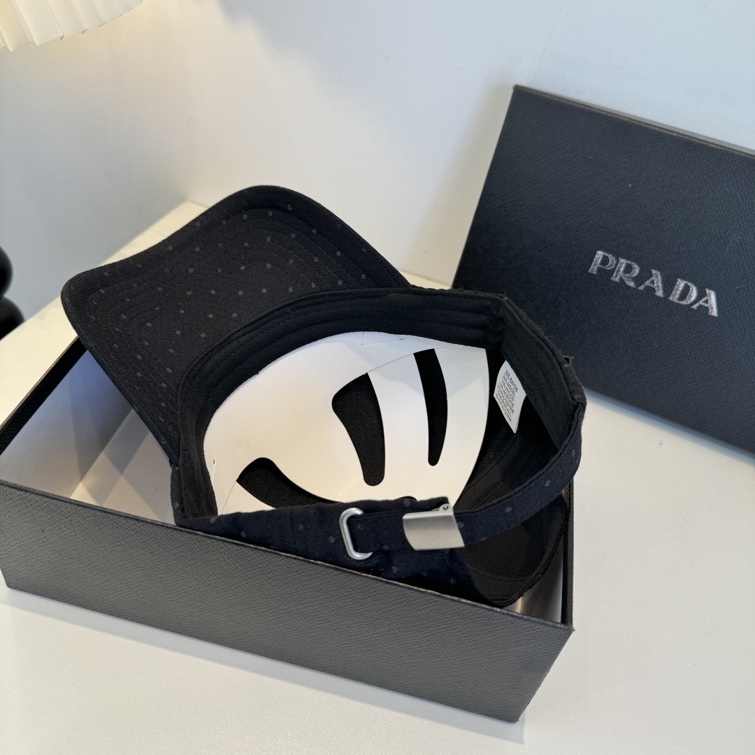 普拉达 PRADA 新品经典棒球帽 代购版本！时尚潮流，高端做工！非一般的品质，细节看实拍哦