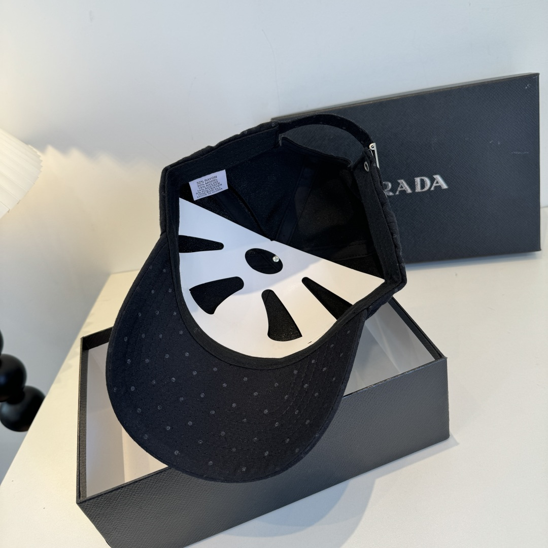 普拉达 PRADA 新品经典棒球帽 代购版本！时尚潮流，高端做工！非一般的品质，细节看实拍哦