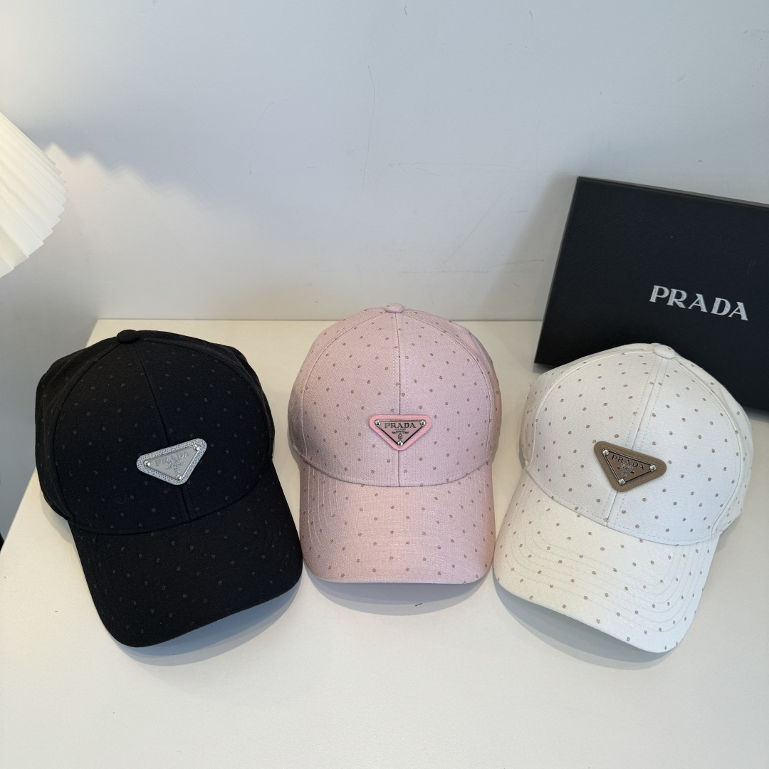普拉达 PRADA 新品经典棒球帽 代购版本！时尚潮流，高端做工！非一般的品质，细节看实拍哦