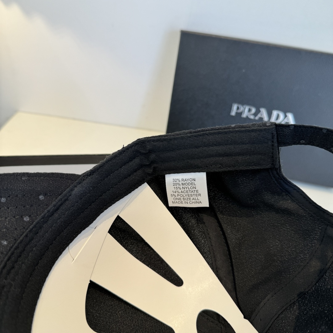 普拉达 PRADA 新品经典棒球帽 代购版本！时尚潮流，高端做工！非一般的品质，细节看实拍哦