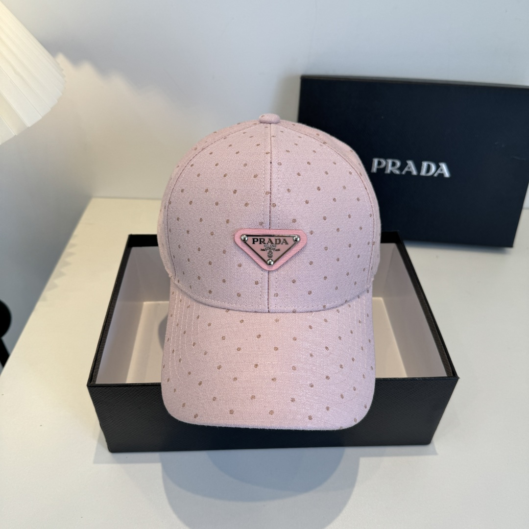 普拉达 PRADA 新品经典棒球帽 代购版本！时尚潮流，高端做工！非一般的品质，细节看实拍哦