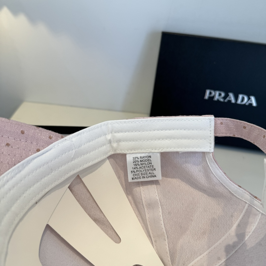 普拉达 PRADA 新品经典棒球帽 代购版本！时尚潮流，高端做工！非一般的品质，细节看实拍哦