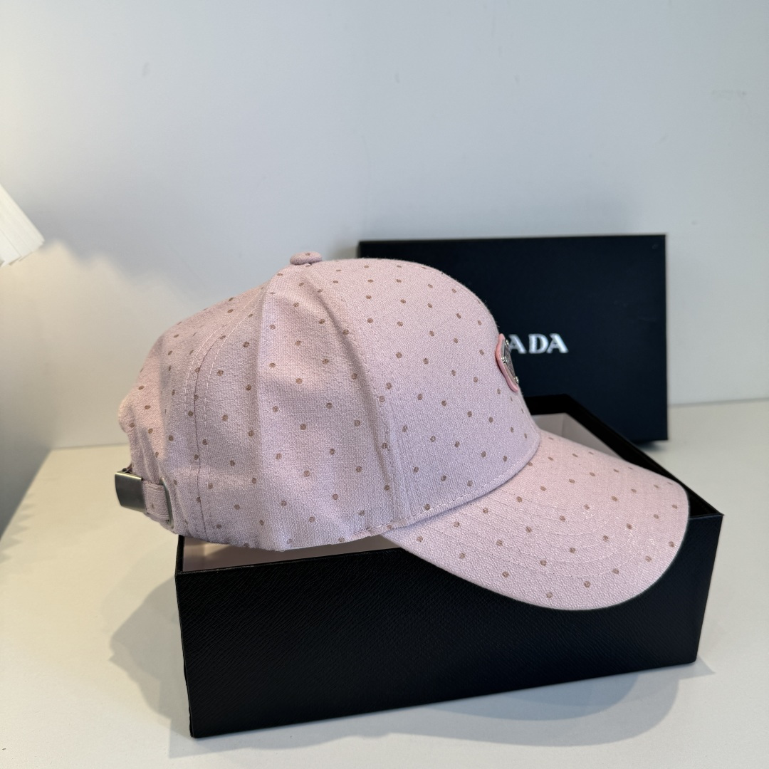 普拉达 PRADA 新品经典棒球帽 代购版本！时尚潮流，高端做工！非一般的品质，细节看实拍哦
