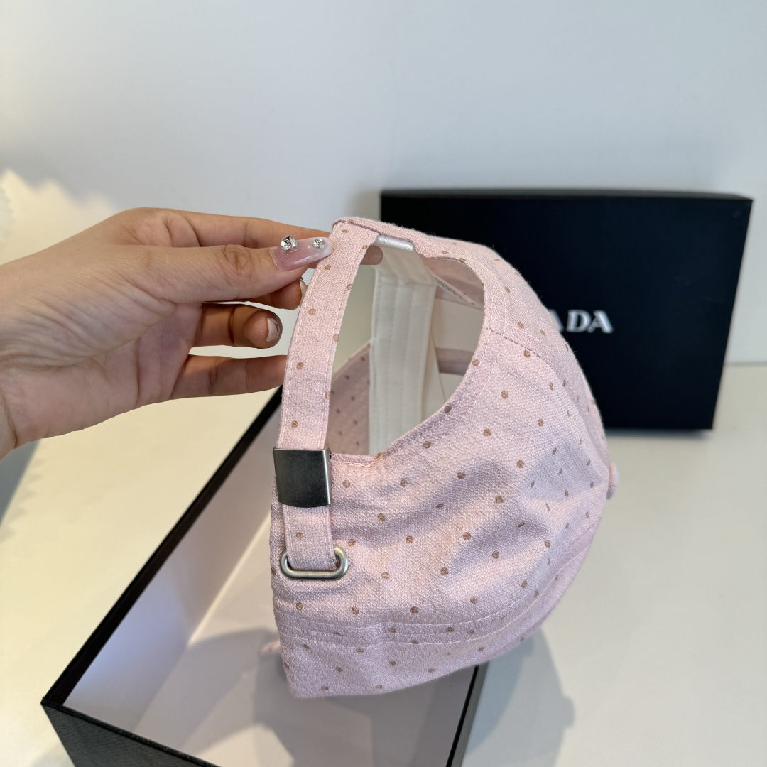 普拉达 PRADA 新品经典棒球帽 代购版本！时尚潮流，高端做工！非一般的品质，细节看实拍哦