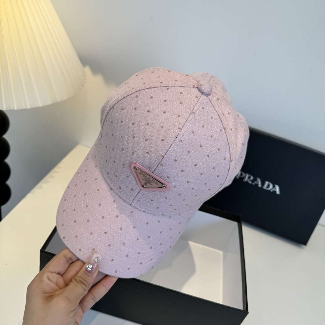 普拉达 PRADA 新品经典棒球帽 代购版本！时尚潮流，高端做工！非一般的品质，细节看实拍哦