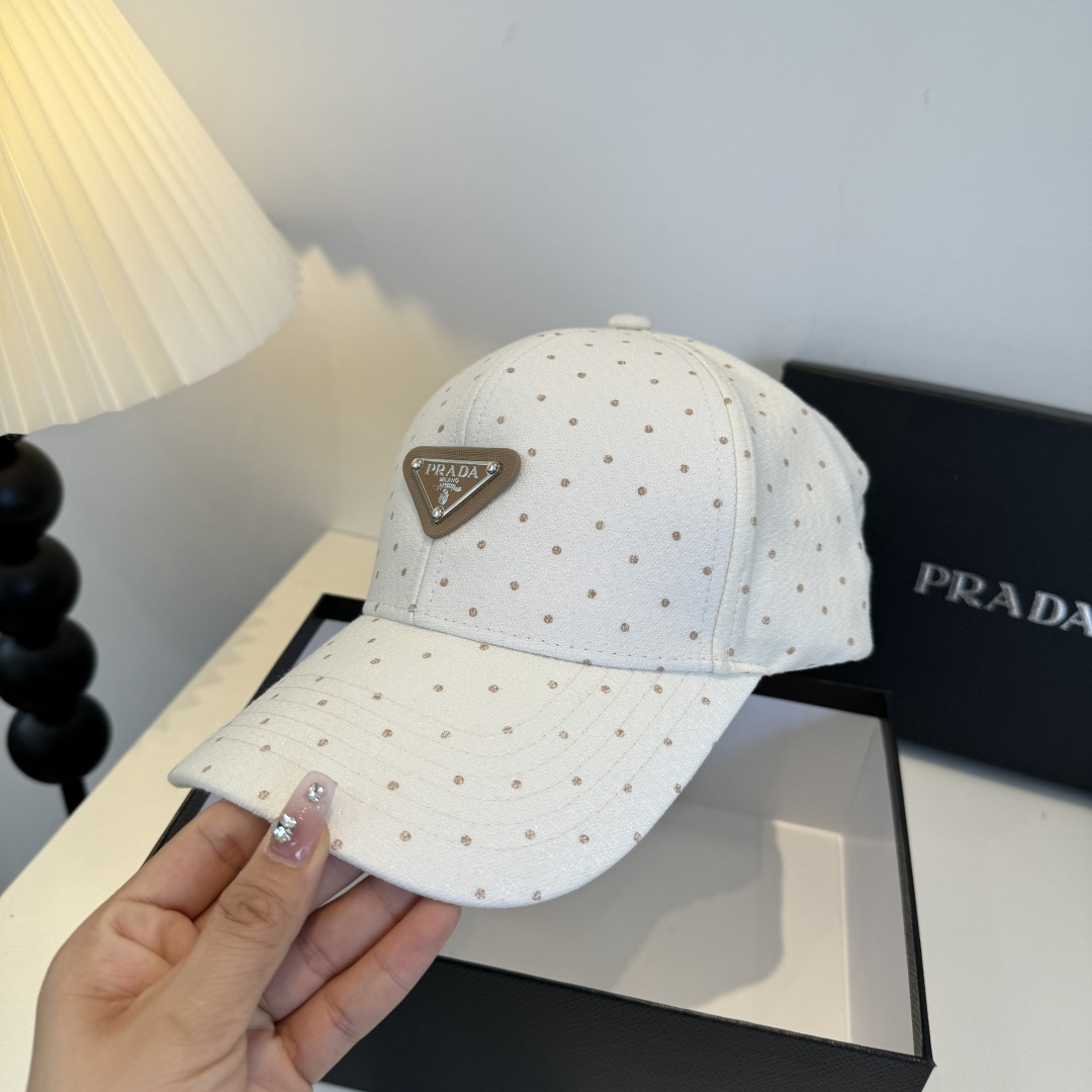 普拉达 PRADA 新品经典棒球帽 代购版本！时尚潮流，高端做工！非一般的品质，细节看实拍哦