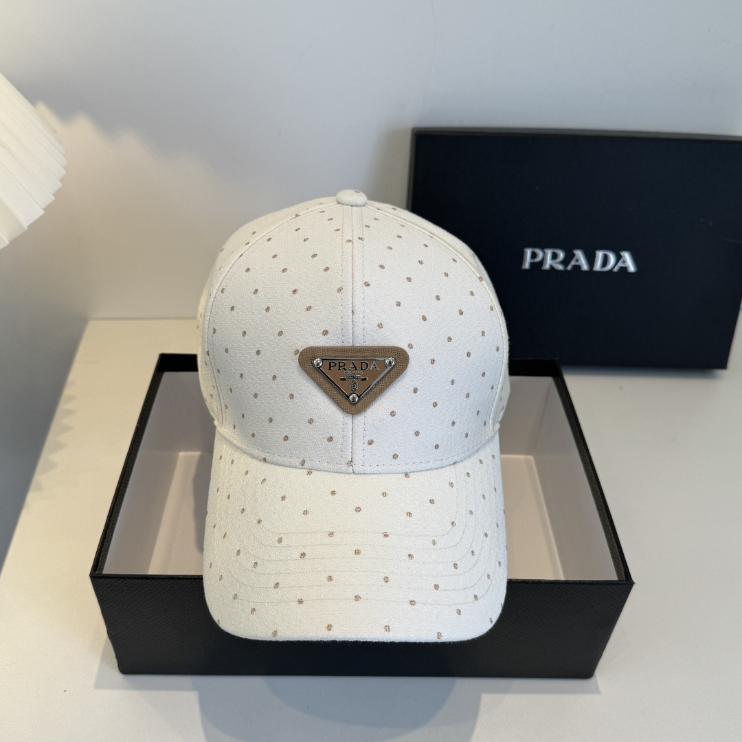 普拉达 PRADA 新品经典棒球帽 代购版本！时尚潮流，高端做工！非一般的品质，细节看实拍哦