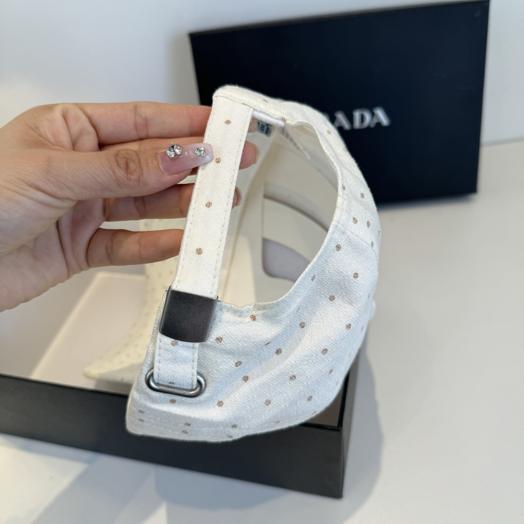 普拉达 PRADA 新品经典棒球帽 代购版本！时尚潮流，高端做工！非一般的品质，细节看实拍哦