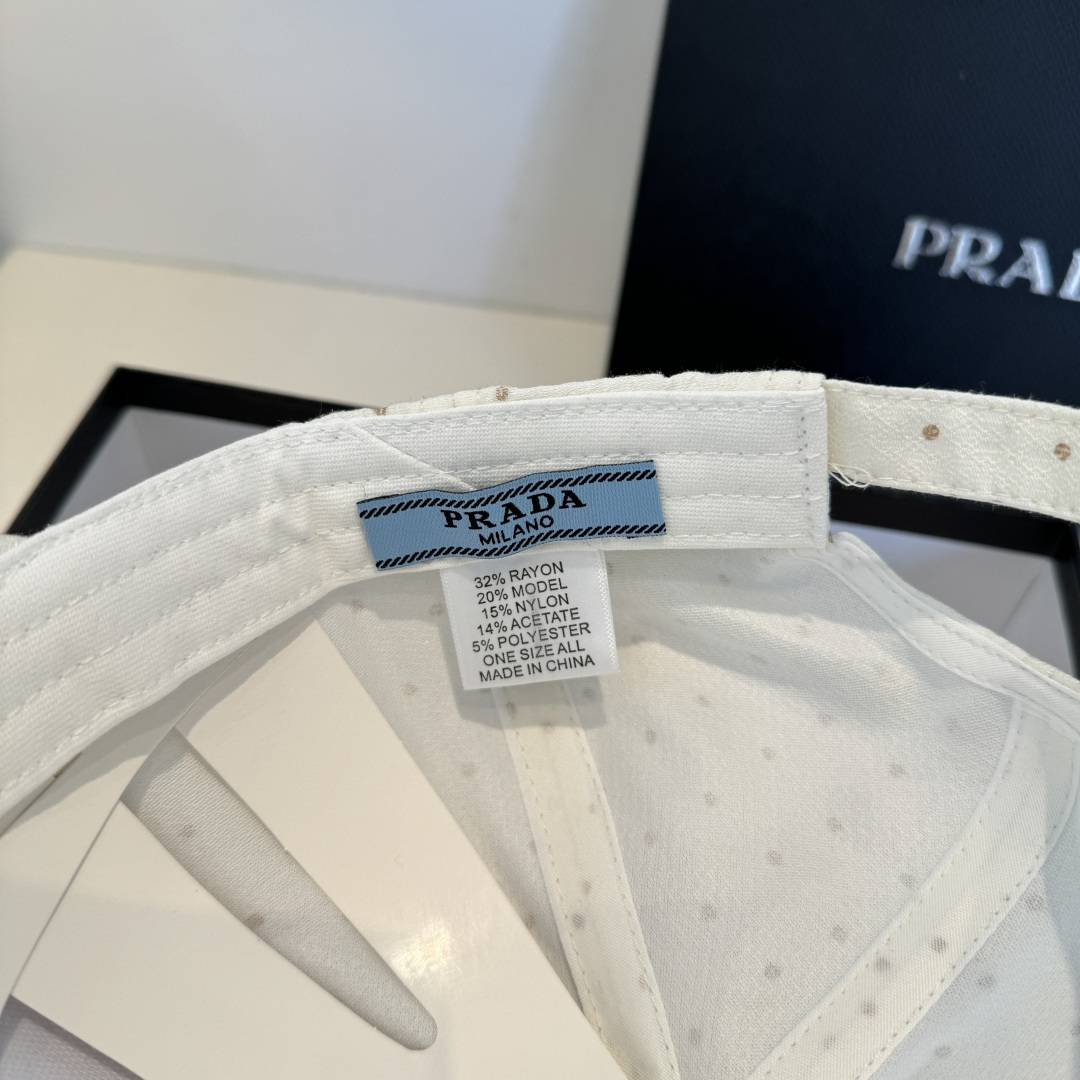 普拉达 PRADA 新品经典棒球帽 代购版本！时尚潮流，高端做工！非一般的品质，细节看实拍哦