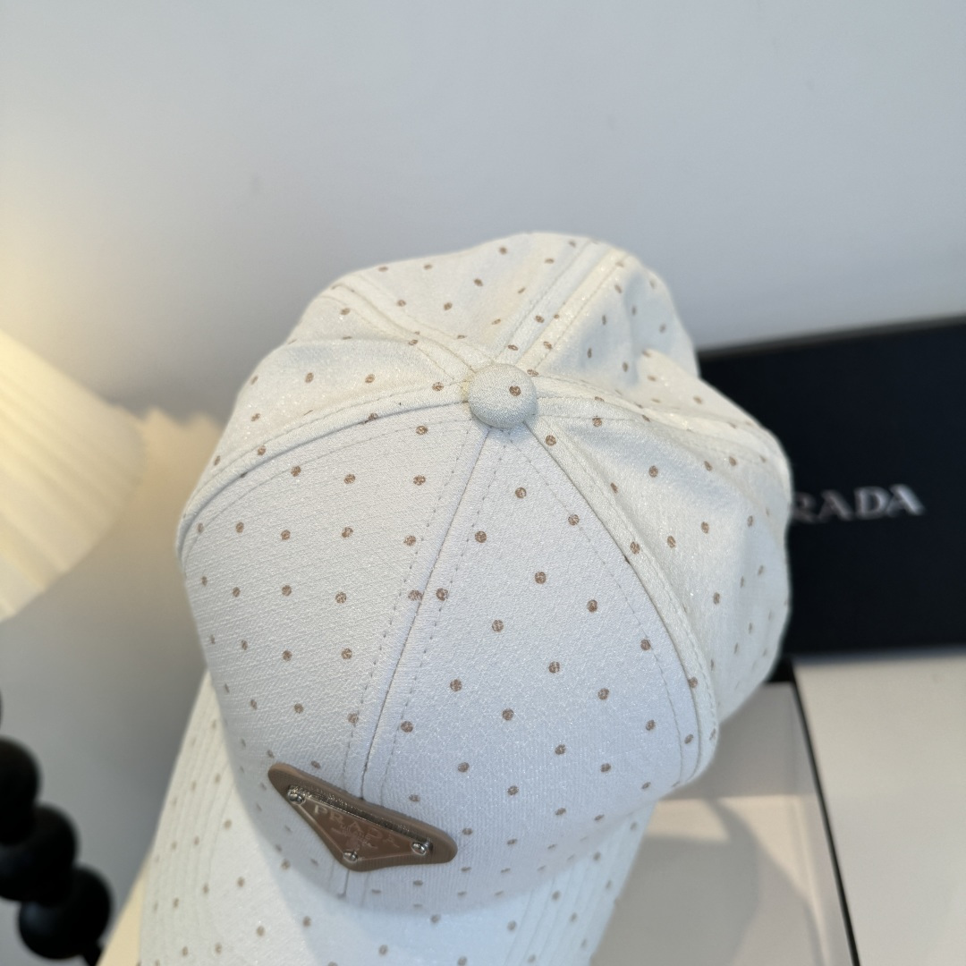 普拉达 PRADA 新品经典棒球帽 代购版本！时尚潮流，高端做工！非一般的品质，细节看实拍哦