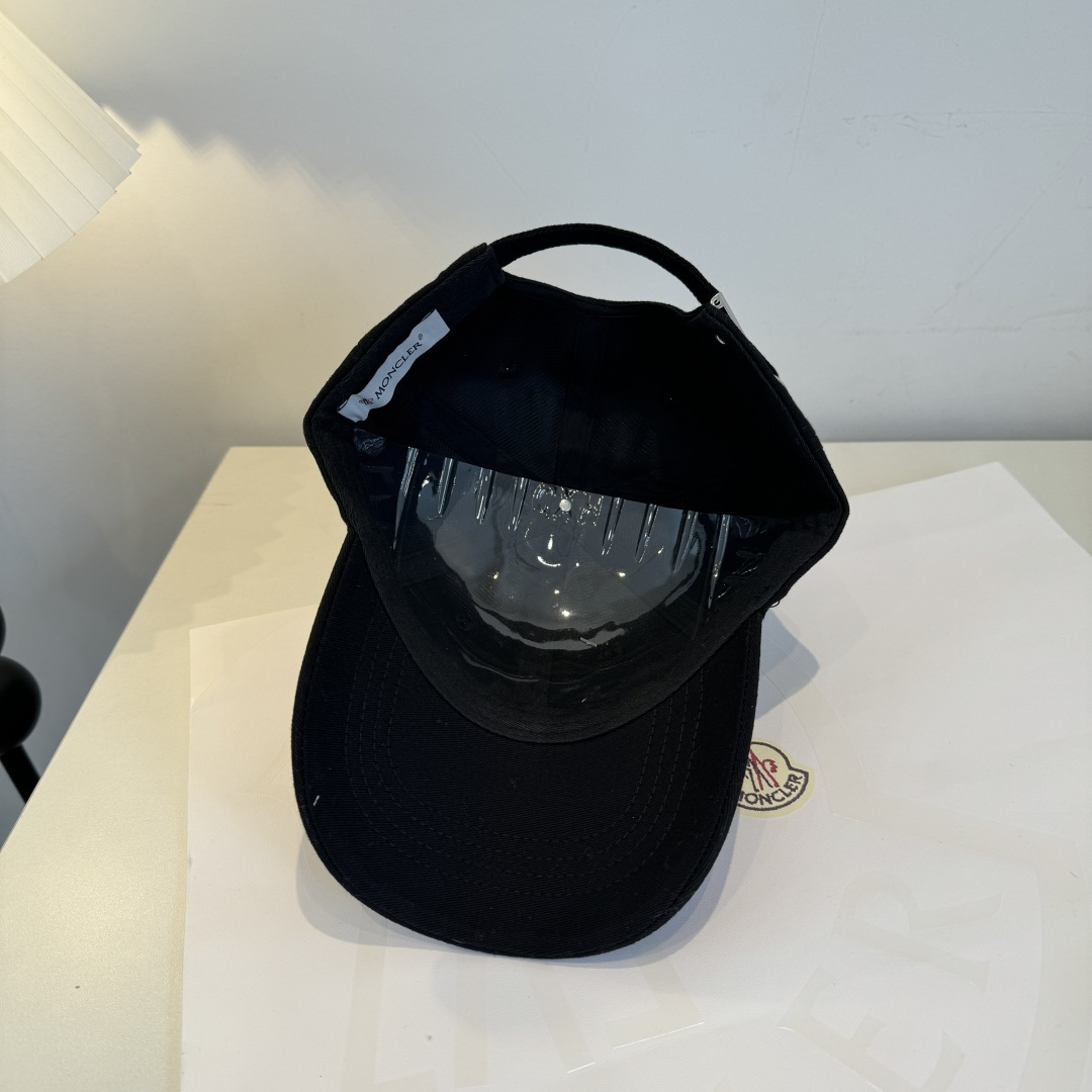 MONCLER蒙口 好品质高端大气，超火爆💖质感很赞，出街超好搭配！时尚潮流！出门必备单品，男女同款快快