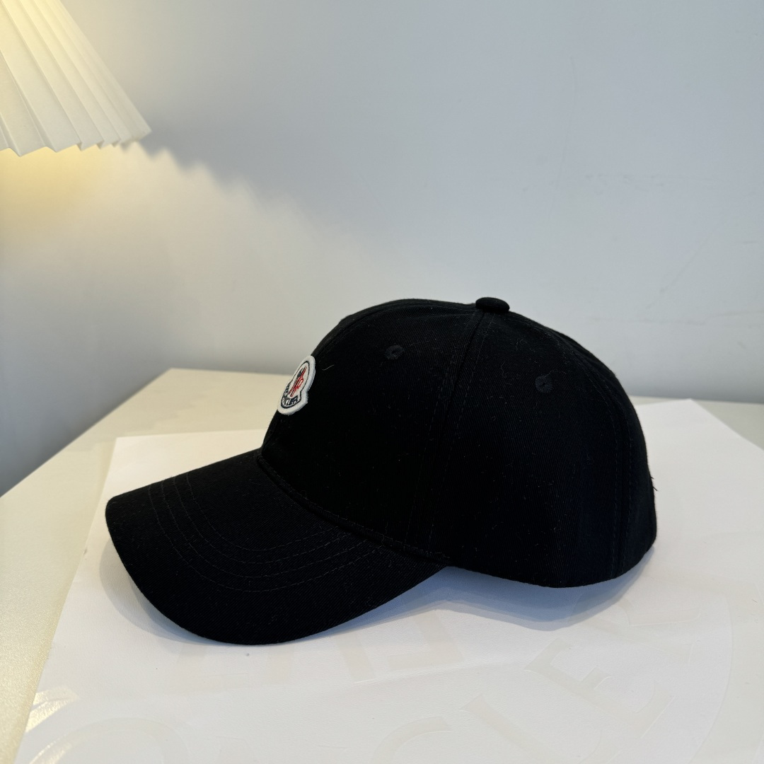 MONCLER蒙口 好品质高端大气，超火爆💖质感很赞，出街超好搭配！时尚潮流！出门必备单品，男女同款快快