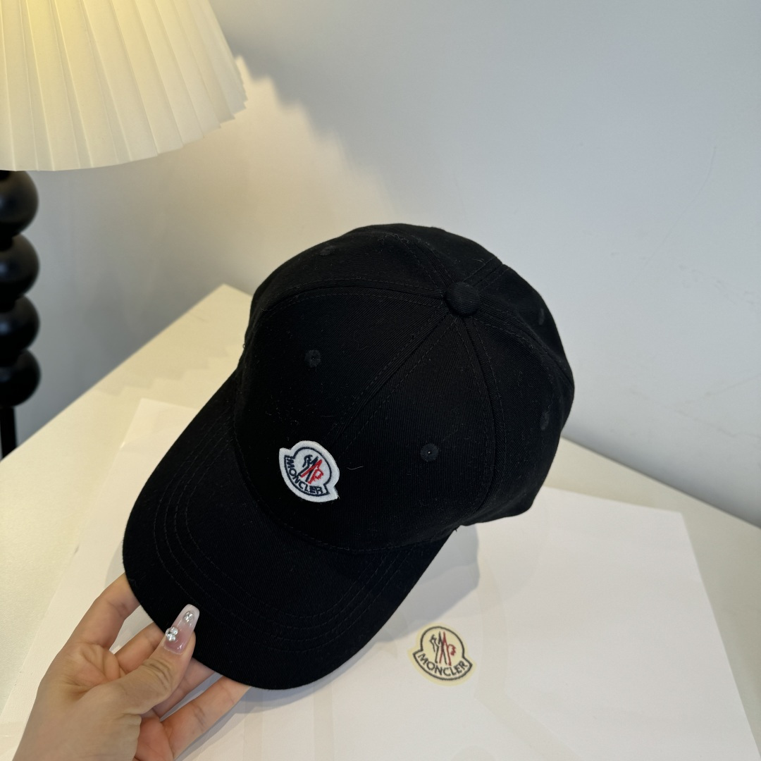 MONCLER蒙口 好品质高端大气，超火爆💖质感很赞，出街超好搭配！时尚潮流！出门必备单品，男女同款快快