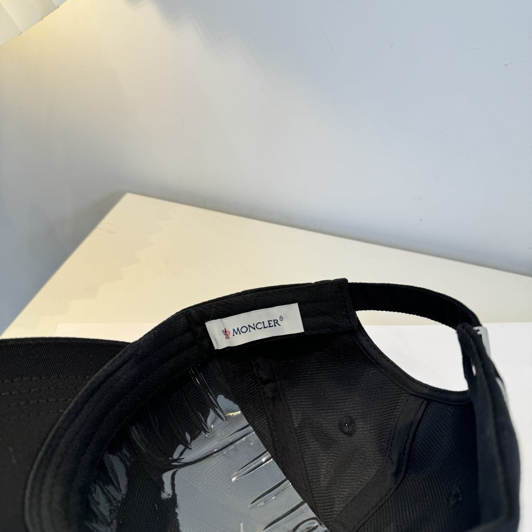 MONCLER蒙口 好品质高端大气，超火爆💖质感很赞，出街超好搭配！时尚潮流！出门必备单品，男女同款快快