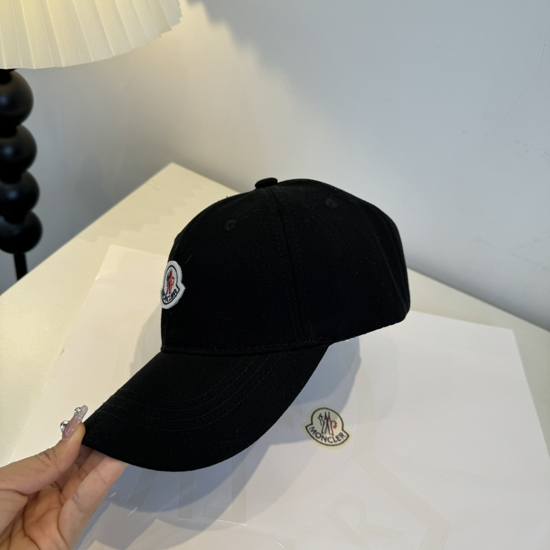 MONCLER蒙口 好品质高端大气，超火爆💖质感很赞，出街超好搭配！时尚潮流！出门必备单品，男女同款快快