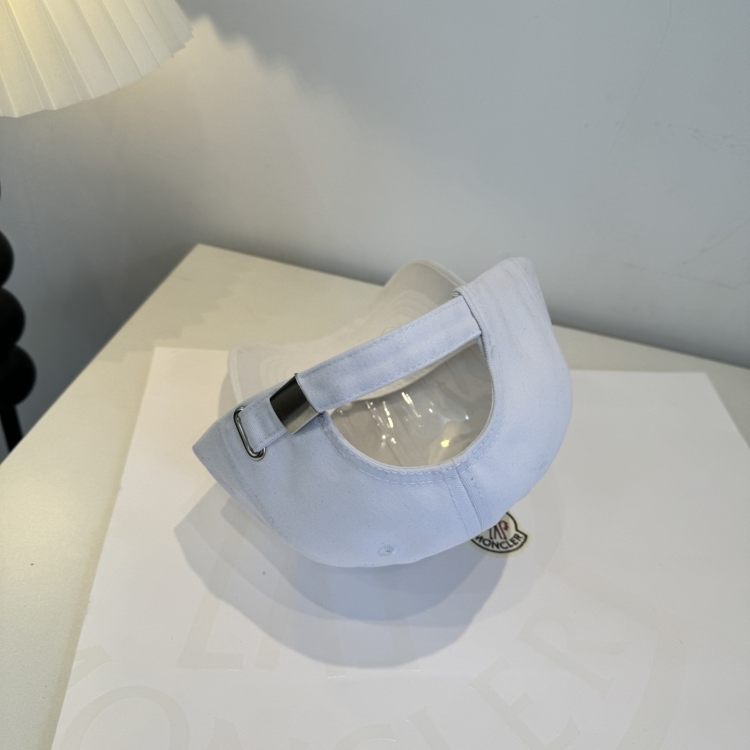 MONCLER蒙口 好品质高端大气，超火爆💖质感很赞，出街超好搭配！时尚潮流！出门必备单品，男女同款快快