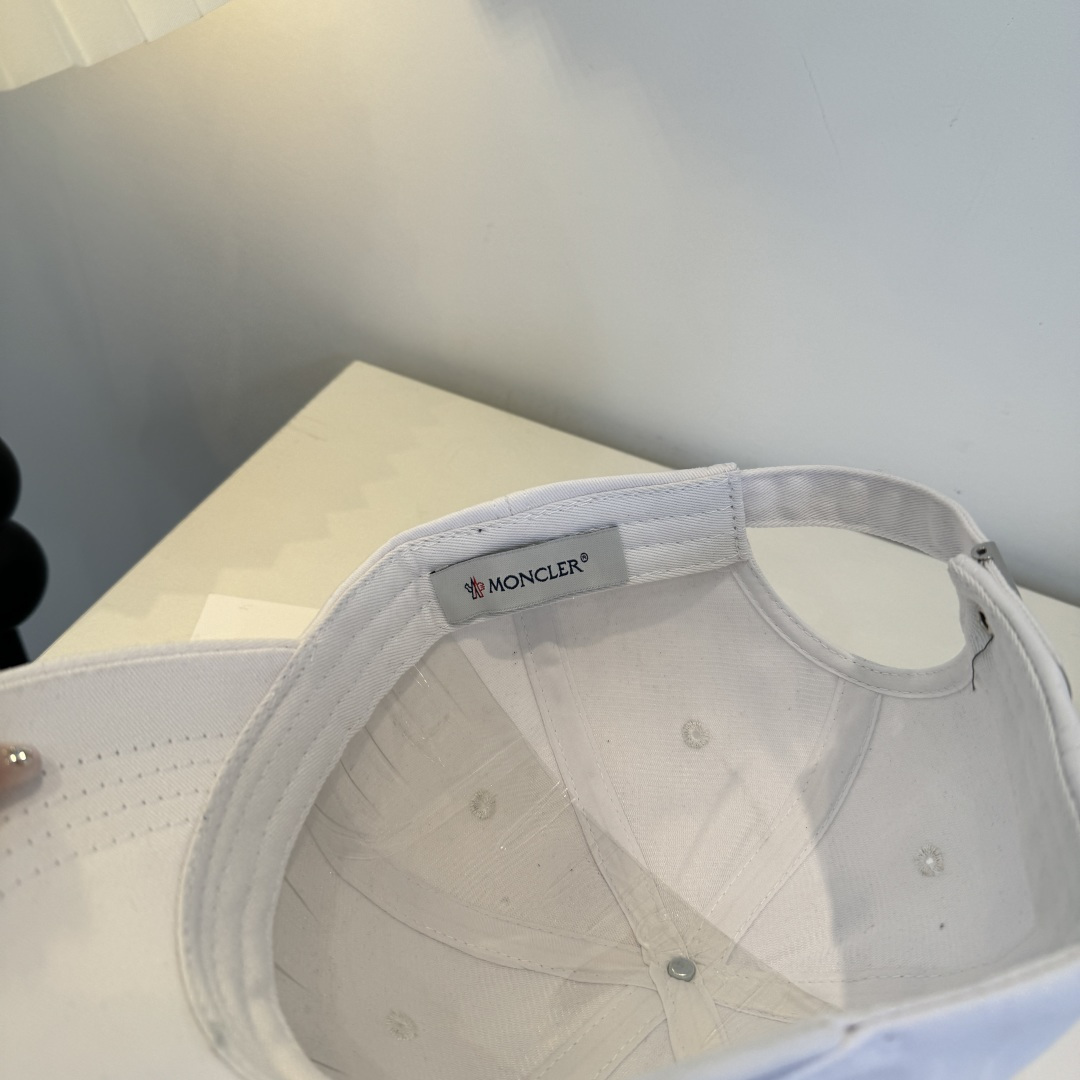 MONCLER蒙口 好品质高端大气，超火爆💖质感很赞，出街超好搭配！时尚潮流！出门必备单品，男女同款快快