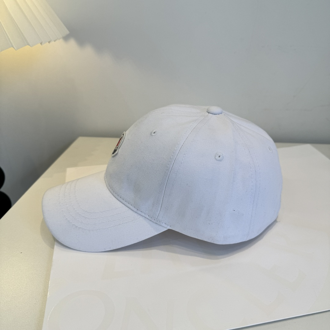 MONCLER蒙口 好品质高端大气，超火爆💖质感很赞，出街超好搭配！时尚潮流！出门必备单品，男女同款快快