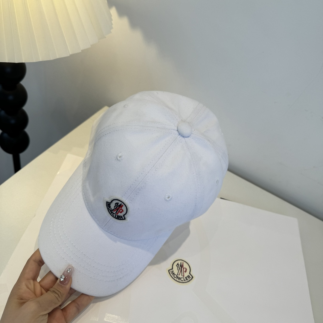 MONCLER蒙口 好品质高端大气，超火爆💖质感很赞，出街超好搭配！时尚潮流！出门必备单品，男女同款快快