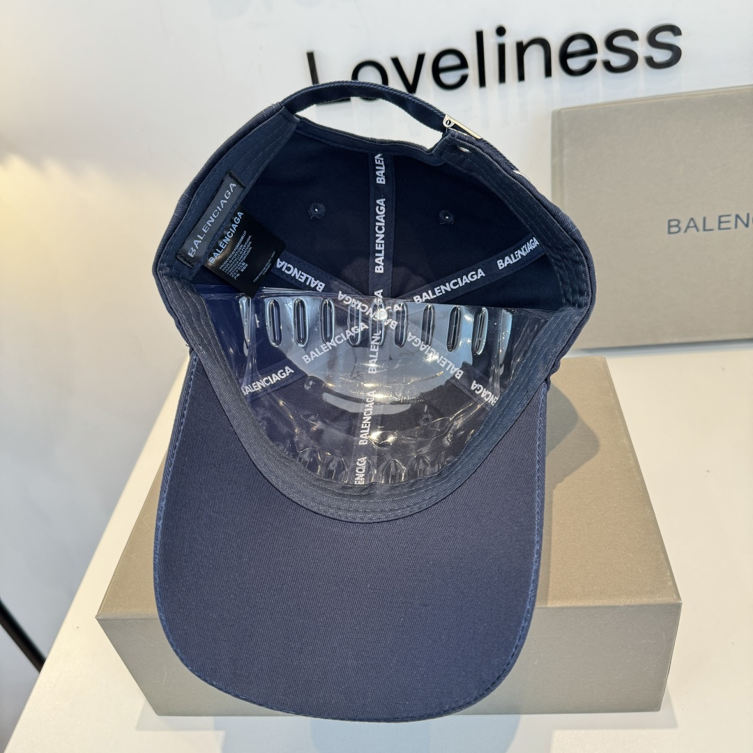 BALENCIAGA巴黎世家新款logo棒球帽，很酷的色系，男女佩戴都有不同style，第一批抢先出货！