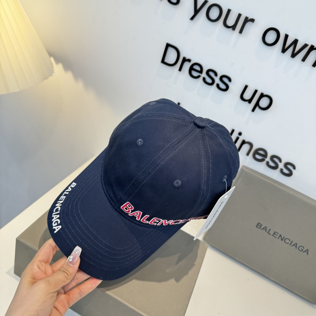 BALENCIAGA巴黎世家新款logo棒球帽，很酷的色系，男女佩戴都有不同style，第一批抢先出货！