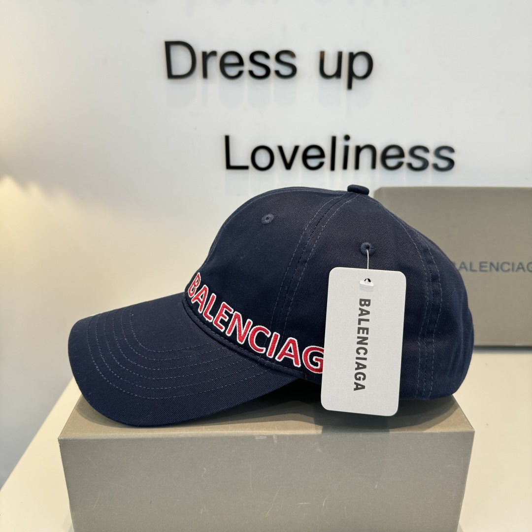 BALENCIAGA巴黎世家新款logo棒球帽，很酷的色系，男女佩戴都有不同style，第一批抢先出货！