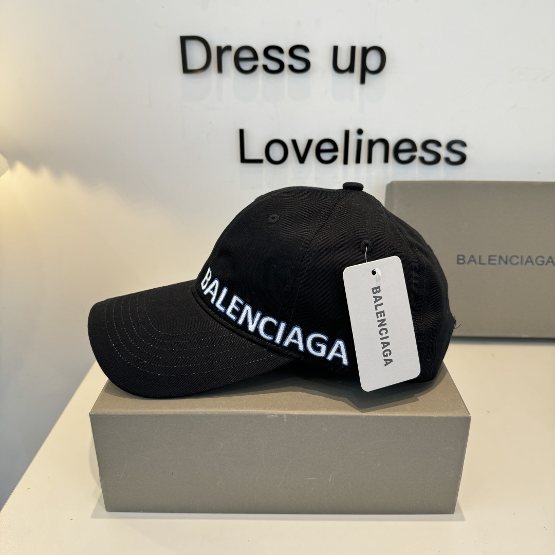 BALENCIAGA巴黎世家新款logo棒球帽，很酷的色系，男女佩戴都有不同style，第一批抢先出货！