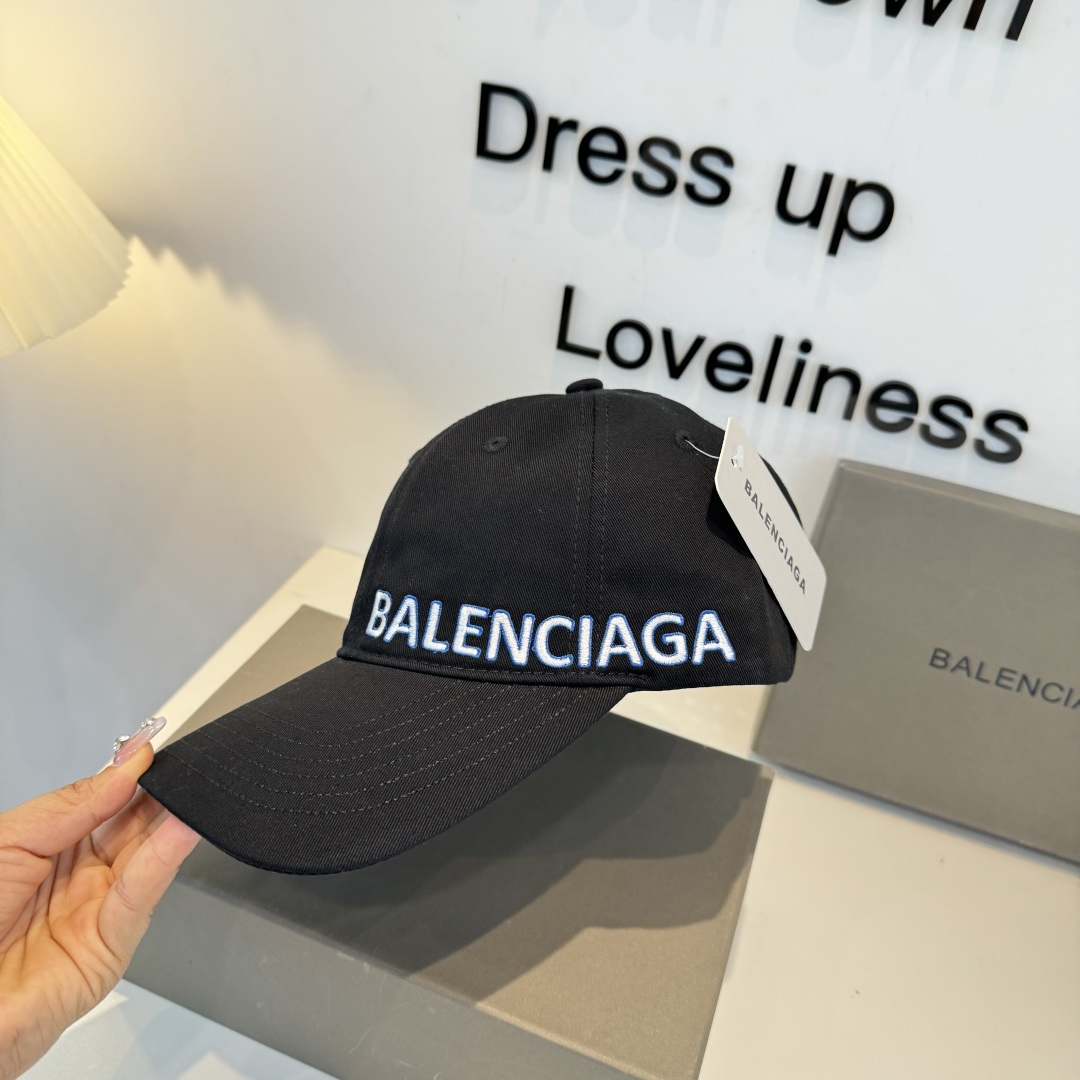 BALENCIAGA巴黎世家新款logo棒球帽，很酷的色系，男女佩戴都有不同style，第一批抢先出货！