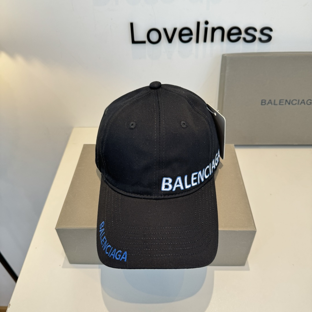 BALENCIAGA巴黎世家新款logo棒球帽，很酷的色系，男女佩戴都有不同style，第一批抢先出货！