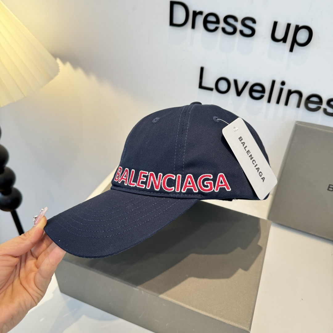 BALENCIAGA巴黎世家新款logo棒球帽，很酷的色系，男女佩戴都有不同style，第一批抢先出货！